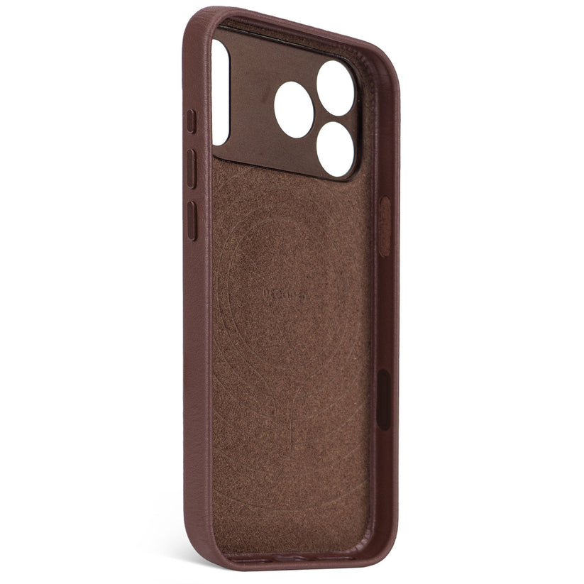 DECODED LEATHER BACKCOVER FOR IPHONE 17 PRO - CHOCOLAT BROWN - iSTYLE BG