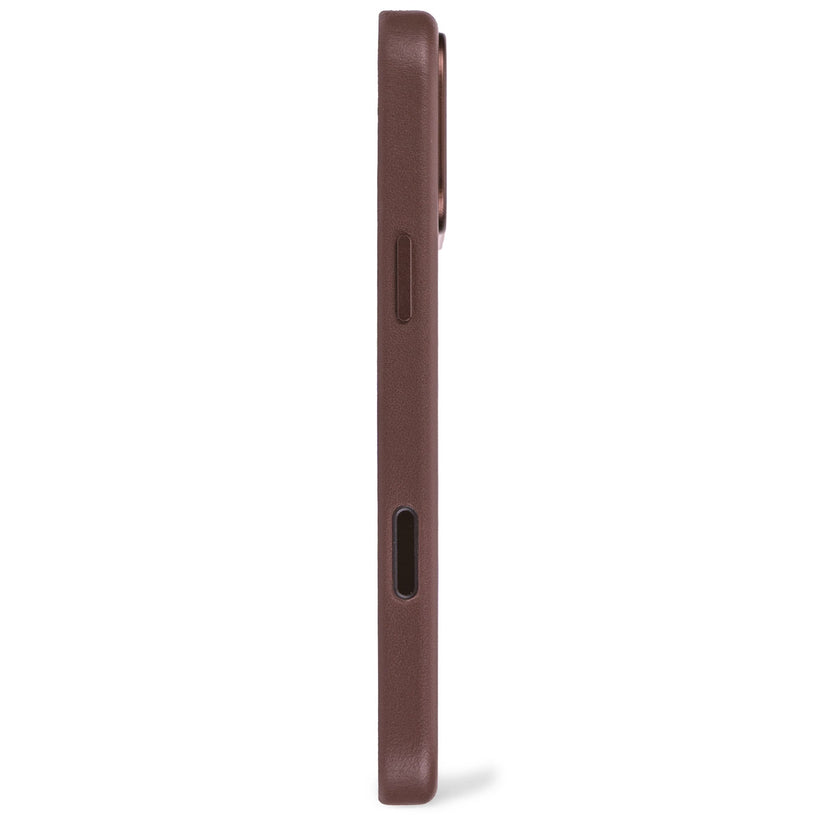 DECODED LEATHER BACKCOVER FOR IPHONE 17 PRO - CHOCOLAT BROWN - iSTYLE BG