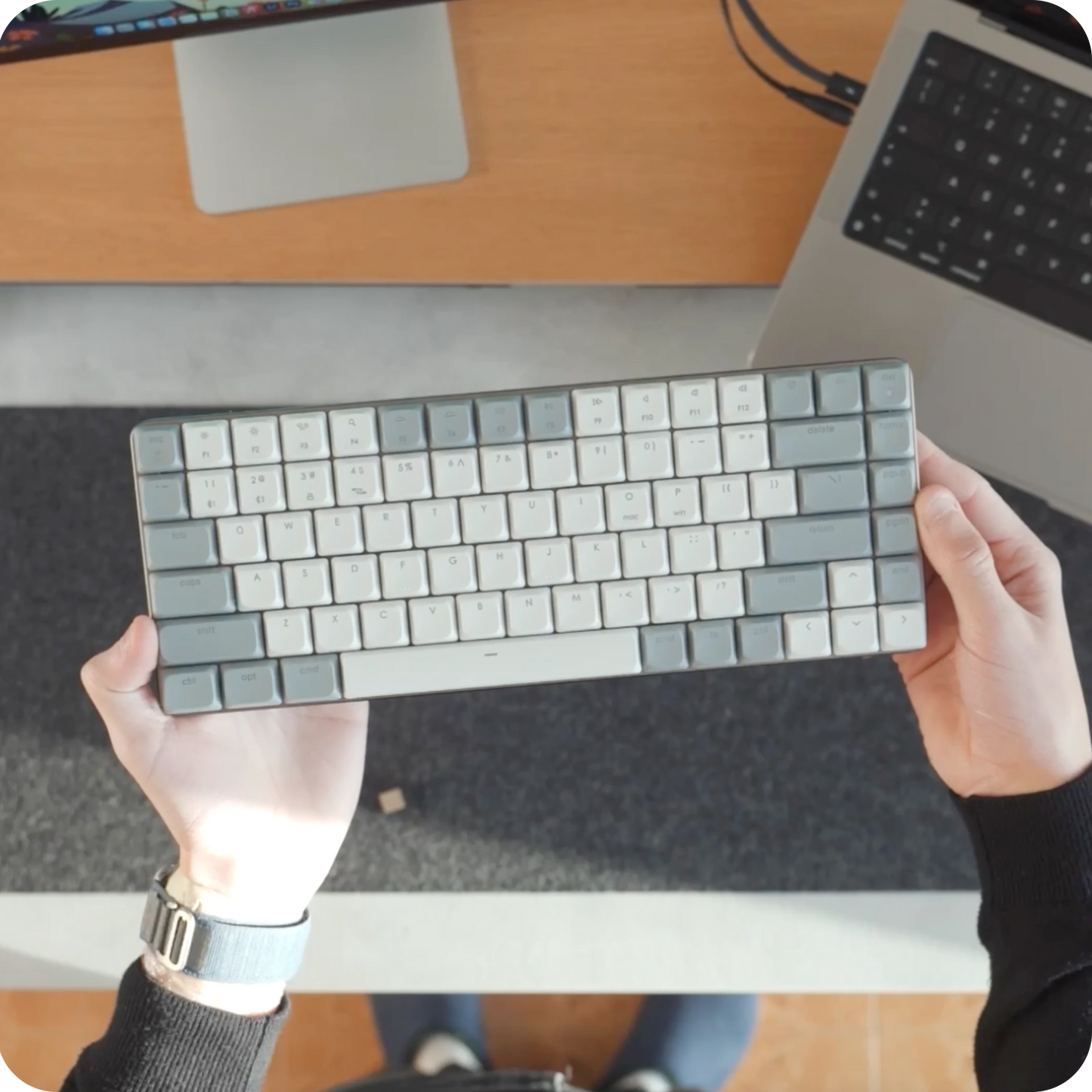 Satechi SM1 Slim Mechanical Backlit Bluetooth Keyboard - Grey/White