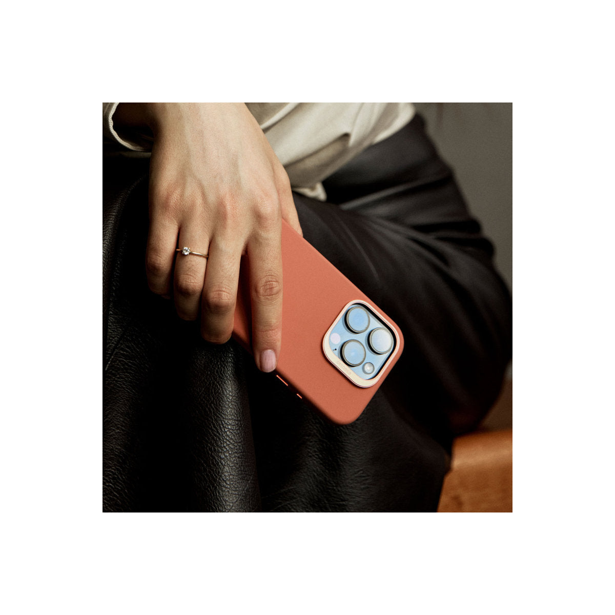 Кейс за iPhone 16 Pro от Decoded - AntiMicrobial - оранжев - iSTYLE BG