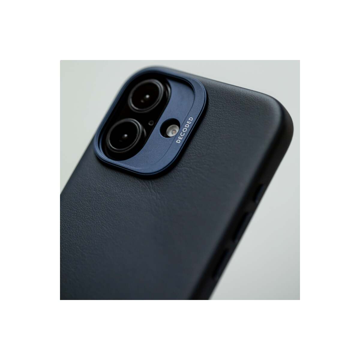 Кейс от Decoded - Backcover от еко кожа за iPhone 16 Plus син - iSTYLE BG