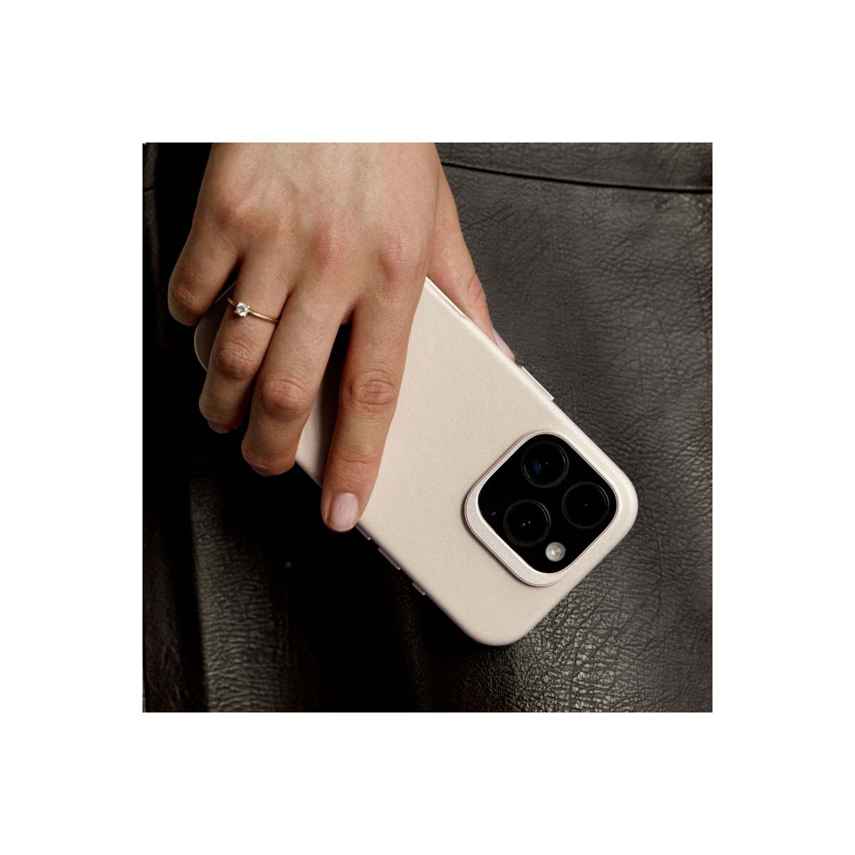 Кейс от Decoded - Backcover от еко кожа за iPhone 16 Pro бежов - iSTYLE BG