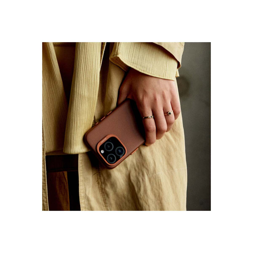 Кейс от Decoded - Backcover от еко кожа за iPhone 16 Pro кафяв - iSTYLE BG