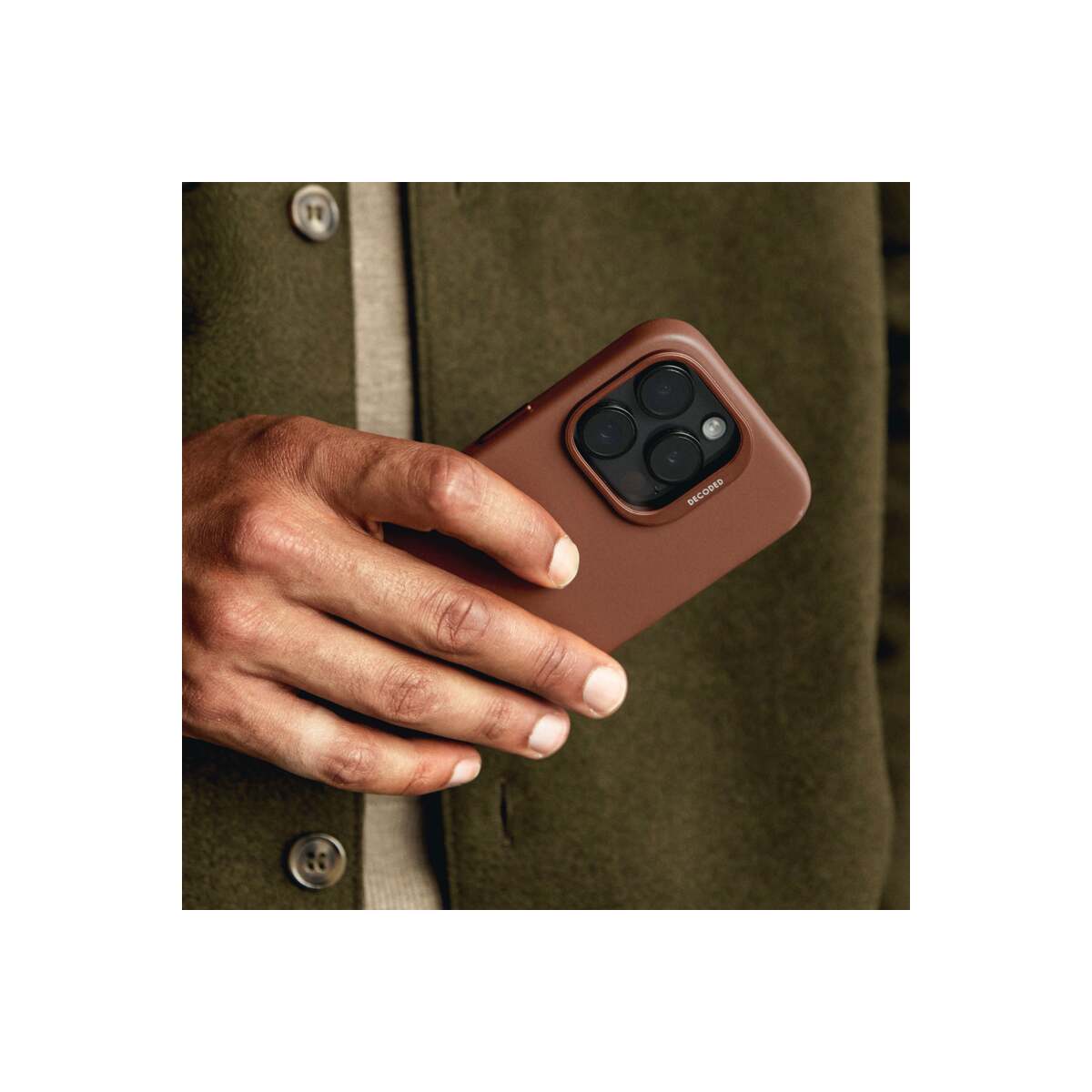 Кейс от Decoded - Backcover от еко кожа за iPhone 16 Pro кафяв - iSTYLE BG