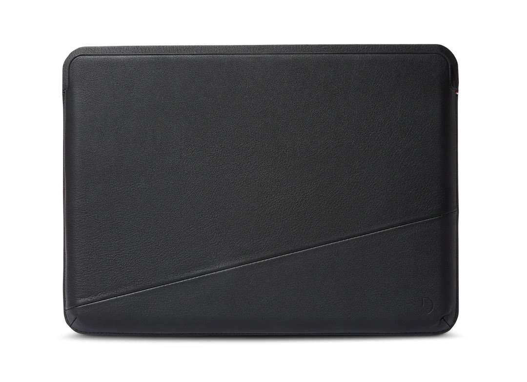 Черен кожен кейс от Decoded за Macbook 16" - iSTYLE BG