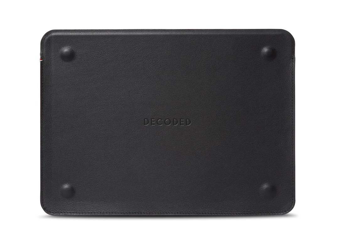 Черен кожен кейс от Decoded за Macbook 16" - iSTYLE BG