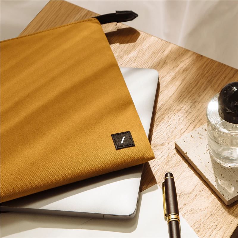 Native Union Stow Lite Sleeve, kraft - Macbook 14" - iSTYLE BG