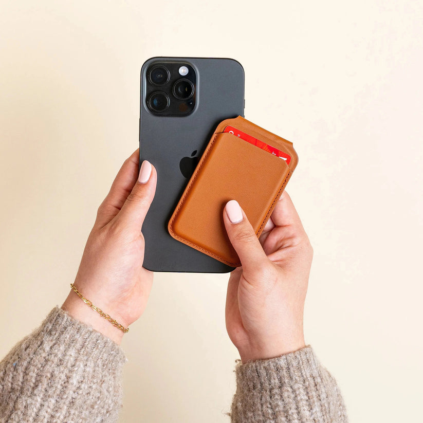 Satechi Vegan-Leather Magnetic Wallet Stand, Magsafe Compatible - Brown - iSTYLE BG