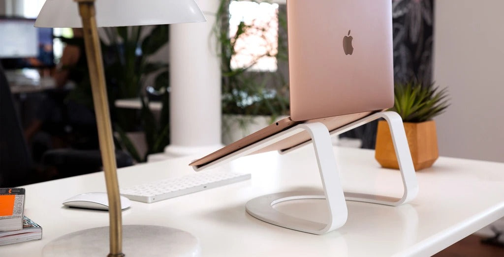 Бяла стойка за MacBook от 12South Curve - iSTYLE BG