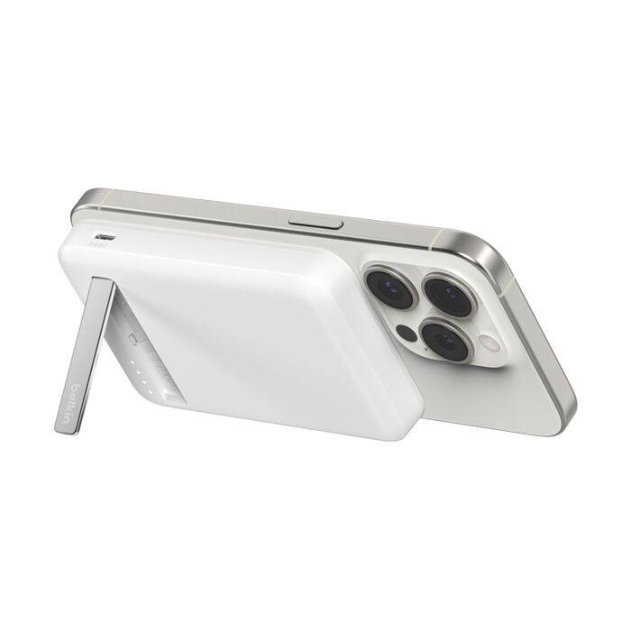 Belkin BOOSTCHARGE PRO 8k Qi2 MagSafe Compatible Powerbank with kickstand - White