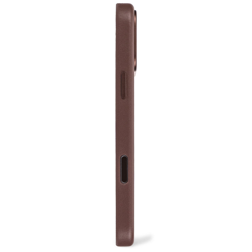 DECODED LEATHER BACKCOVER FOR IPHONE 17 PRO MAX - CHOCOLAT BROWN - iSTYLE BG