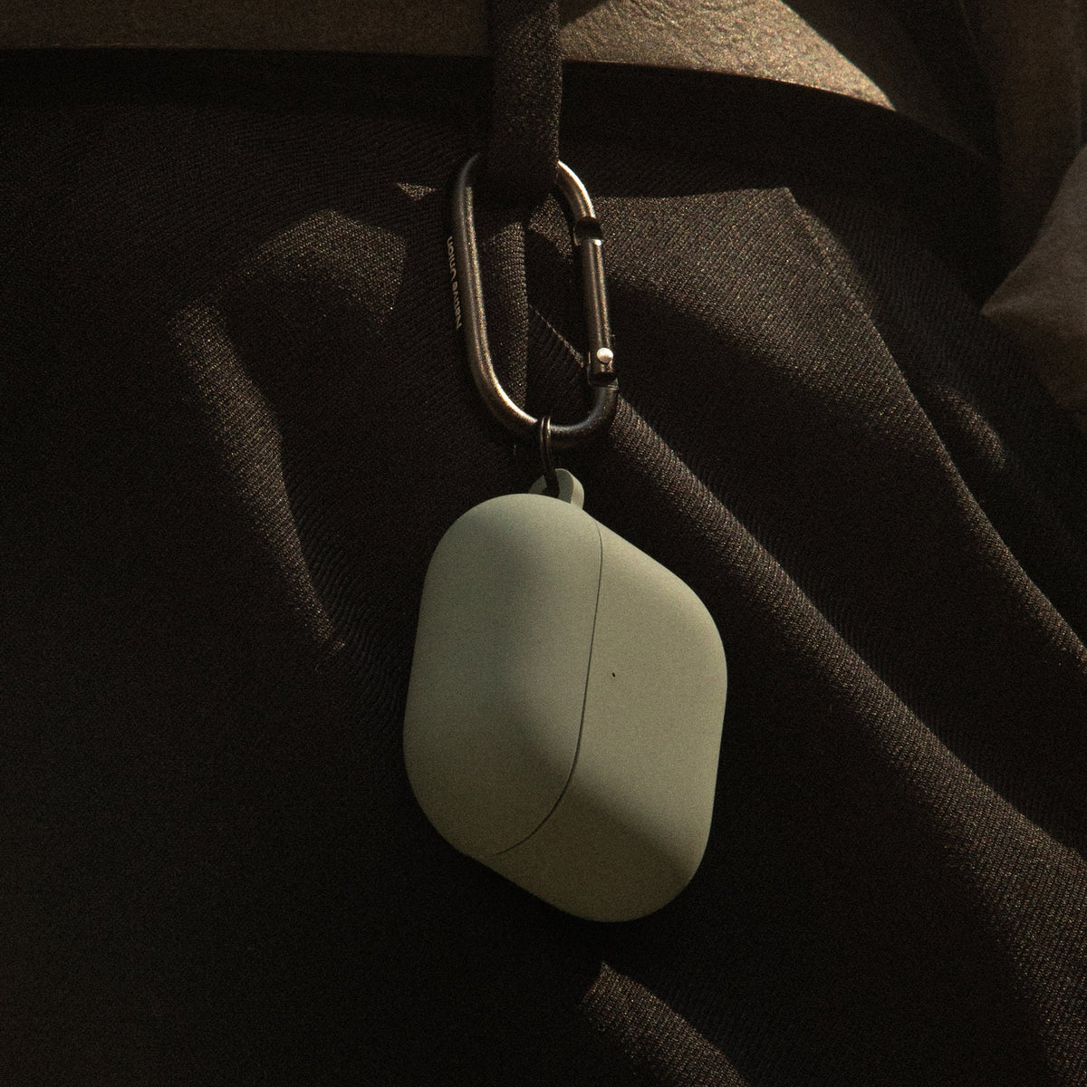 Native Union Active Case за AirPods 4 в цвят Slate Green - lifestyle снимка