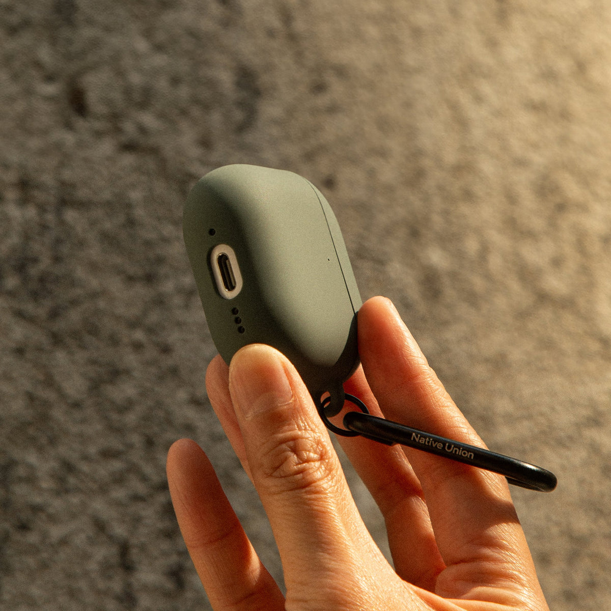 Native Union Active Case за AirPods 4 в цвят Slate Green - в употреба