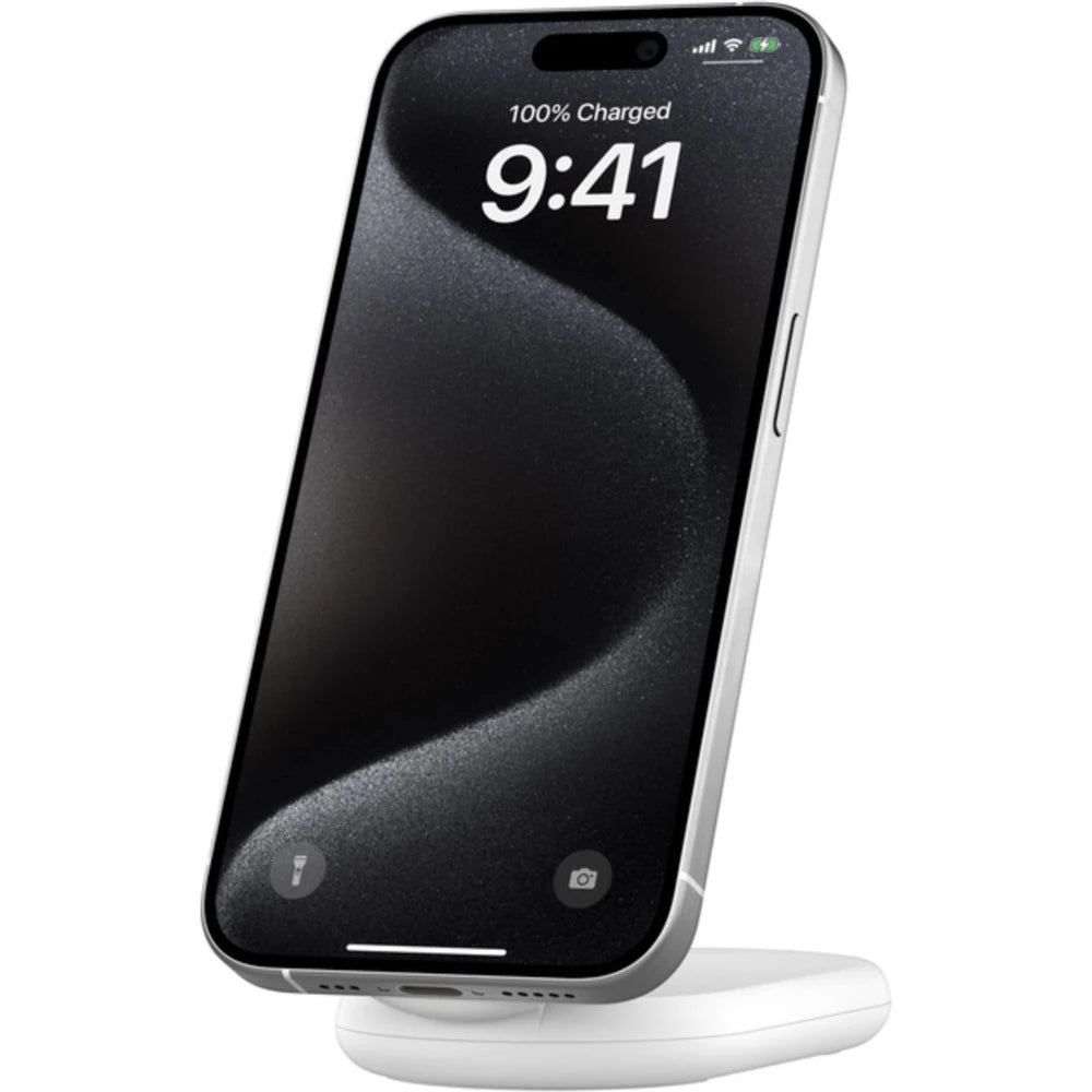 Зарядна стойка със зарядно и кабел от Belkin - BOOSTCHARGE Qi2 - Бяла
