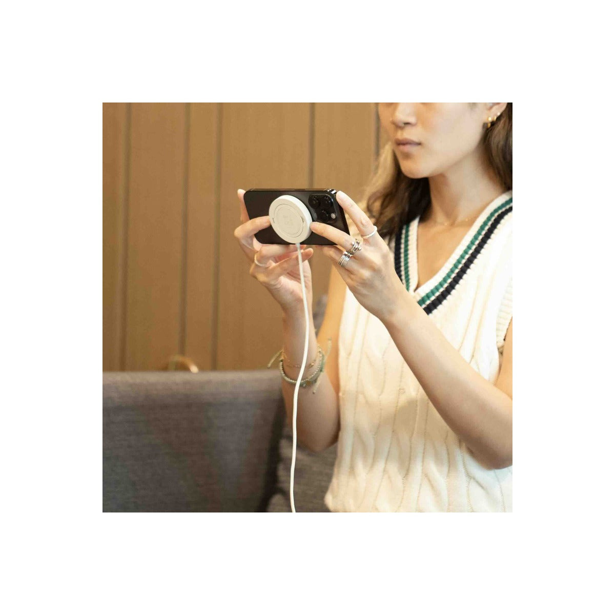 Native Union Snapstand Qi2 Wireless Charger - Standstone