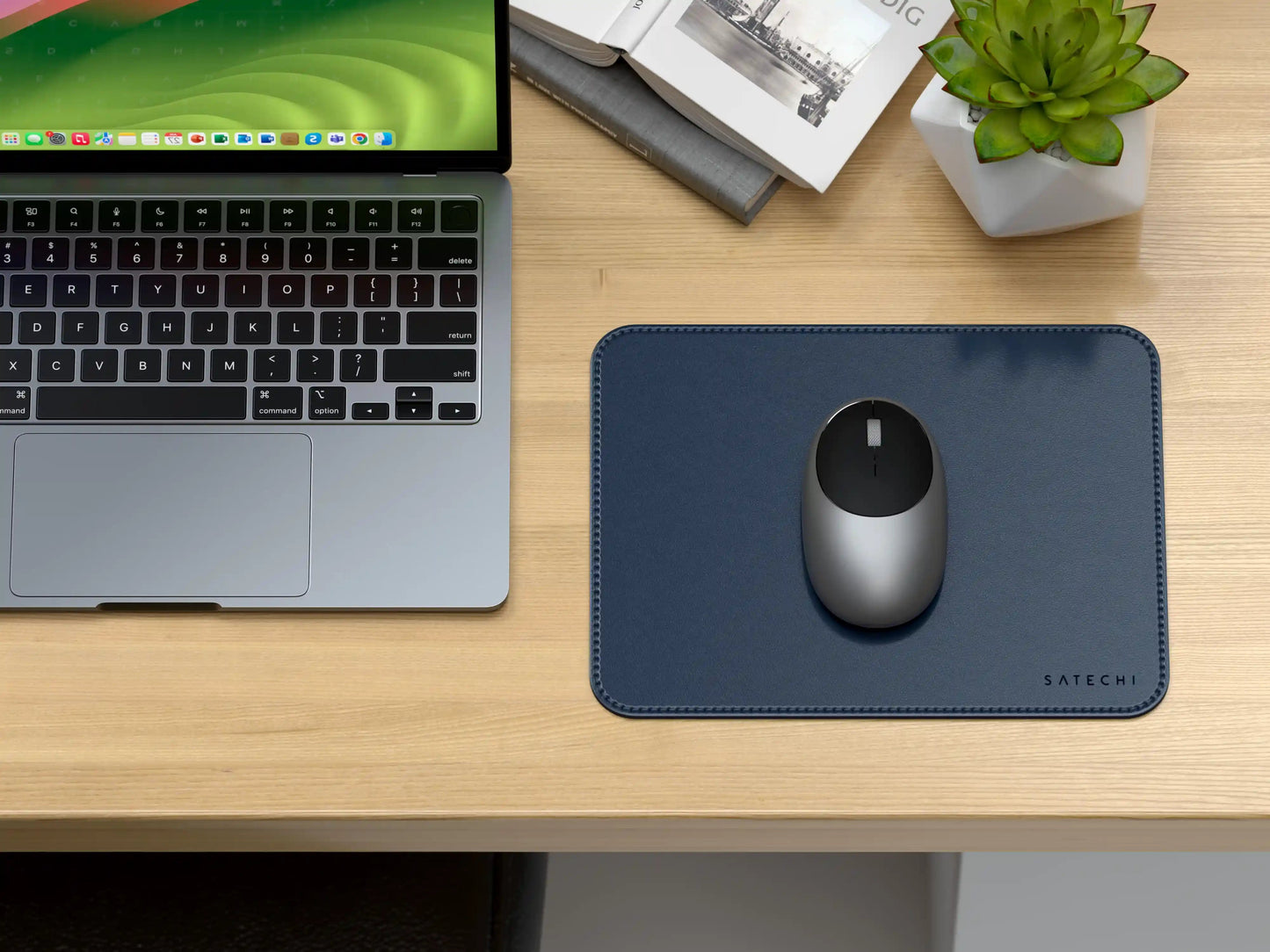 Satechi Vegan-Leather Premium Mouse Pad - Blue