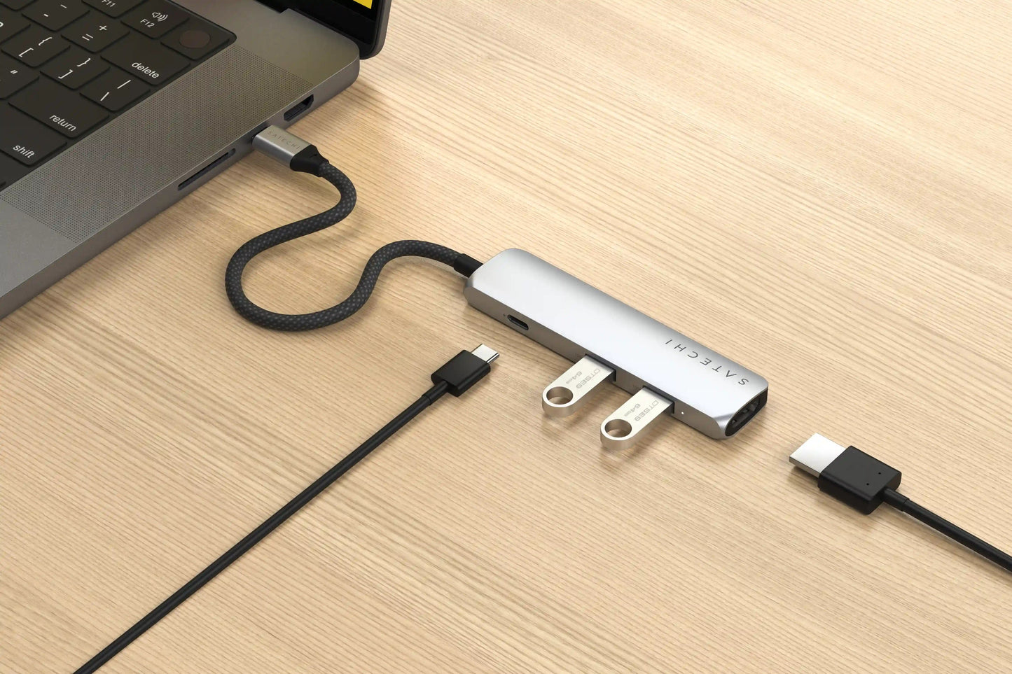 Satechi 4-in-1 USB-C Slim Multiport Adapter 4K - Silver