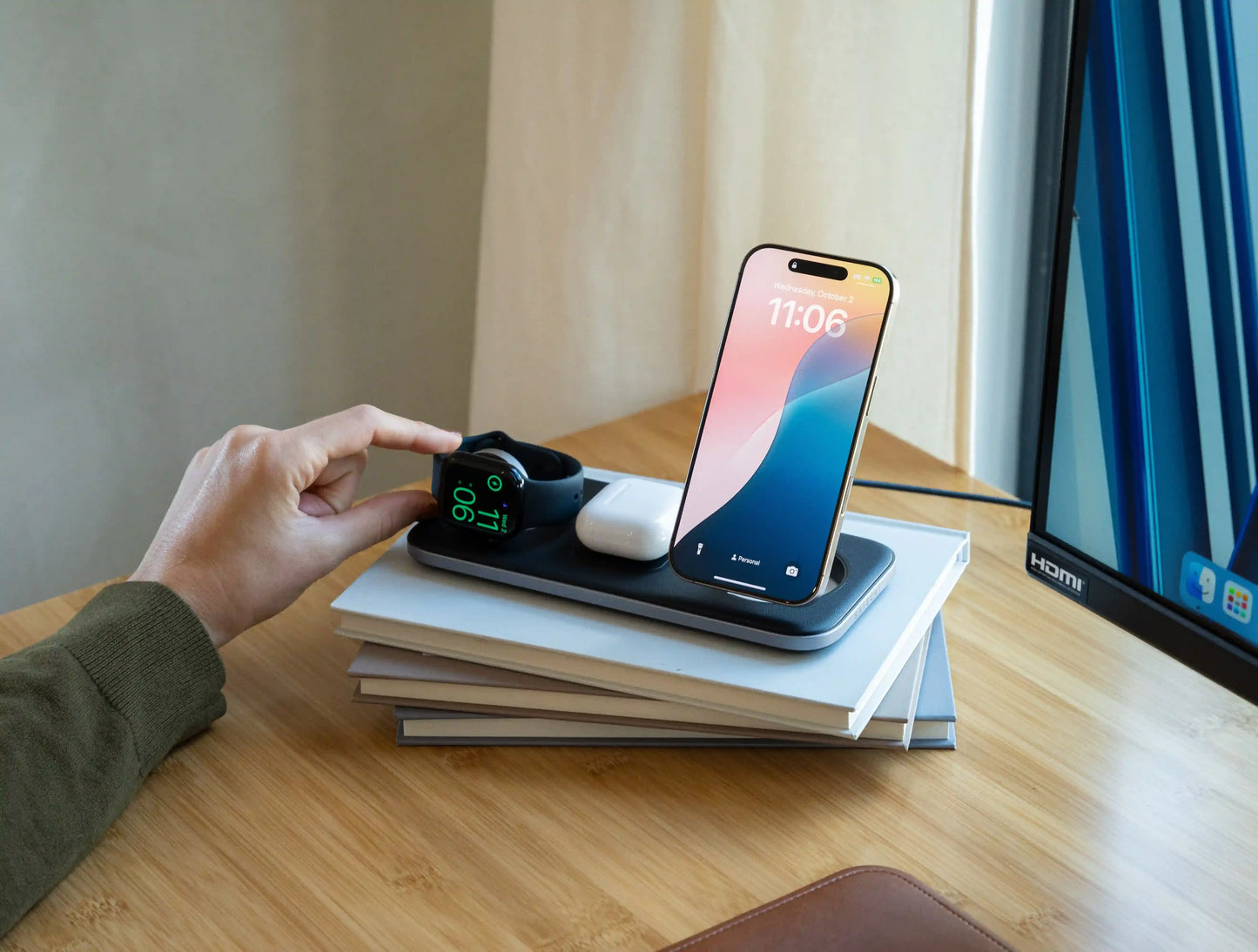 Satechi Qi2 Trio Wireless Charging Pad - with Type A,C,G plugs - Space gray