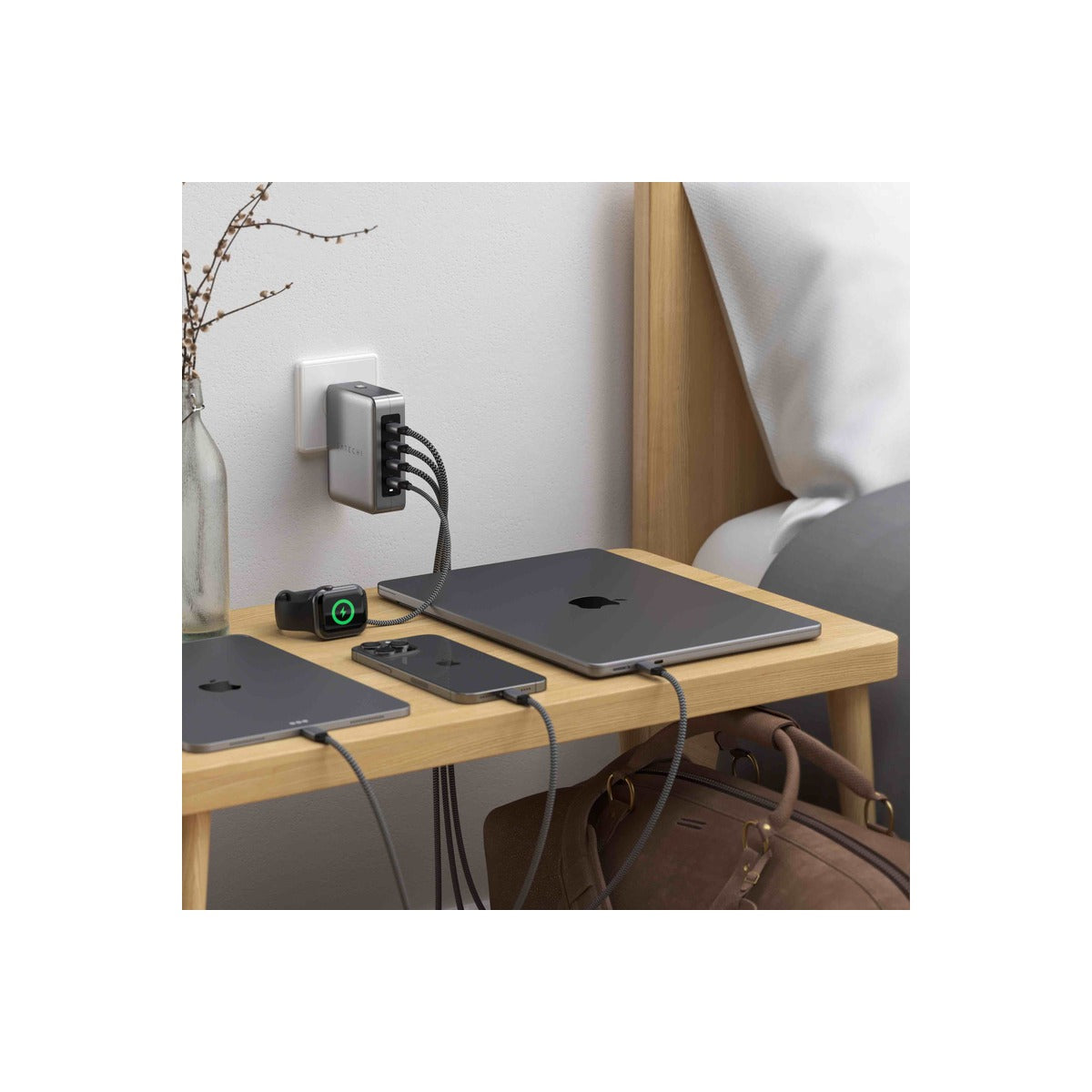 Satechi Travel Chrager 145W USB-C 4-Port (4x USB-C PD, UK-EU-AU-US adapte & mesh bag inc.) - Space Grey