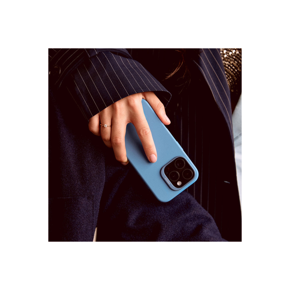 Кейс за iPhone 16 Pro от Decoded - AntiMicrobial - син