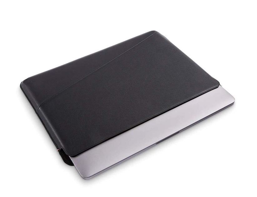 Черен кожен кейс от Decoded за Macbook 16" - iSTYLE BG