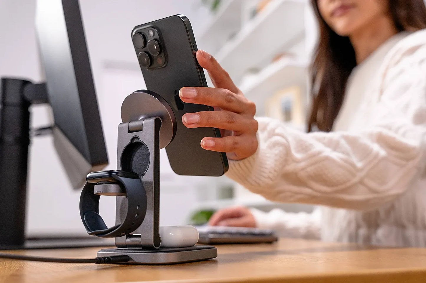 Satechi 3-in-1 Foldable Qi2 Wireless Charging Stand - Space Gray
