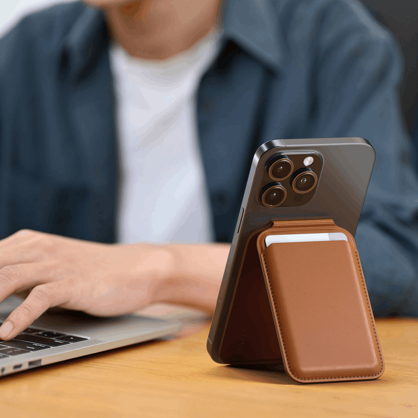 Satechi Vegan-Leather Magnetic Wallet Stand - Brown - iSTYLE BG
