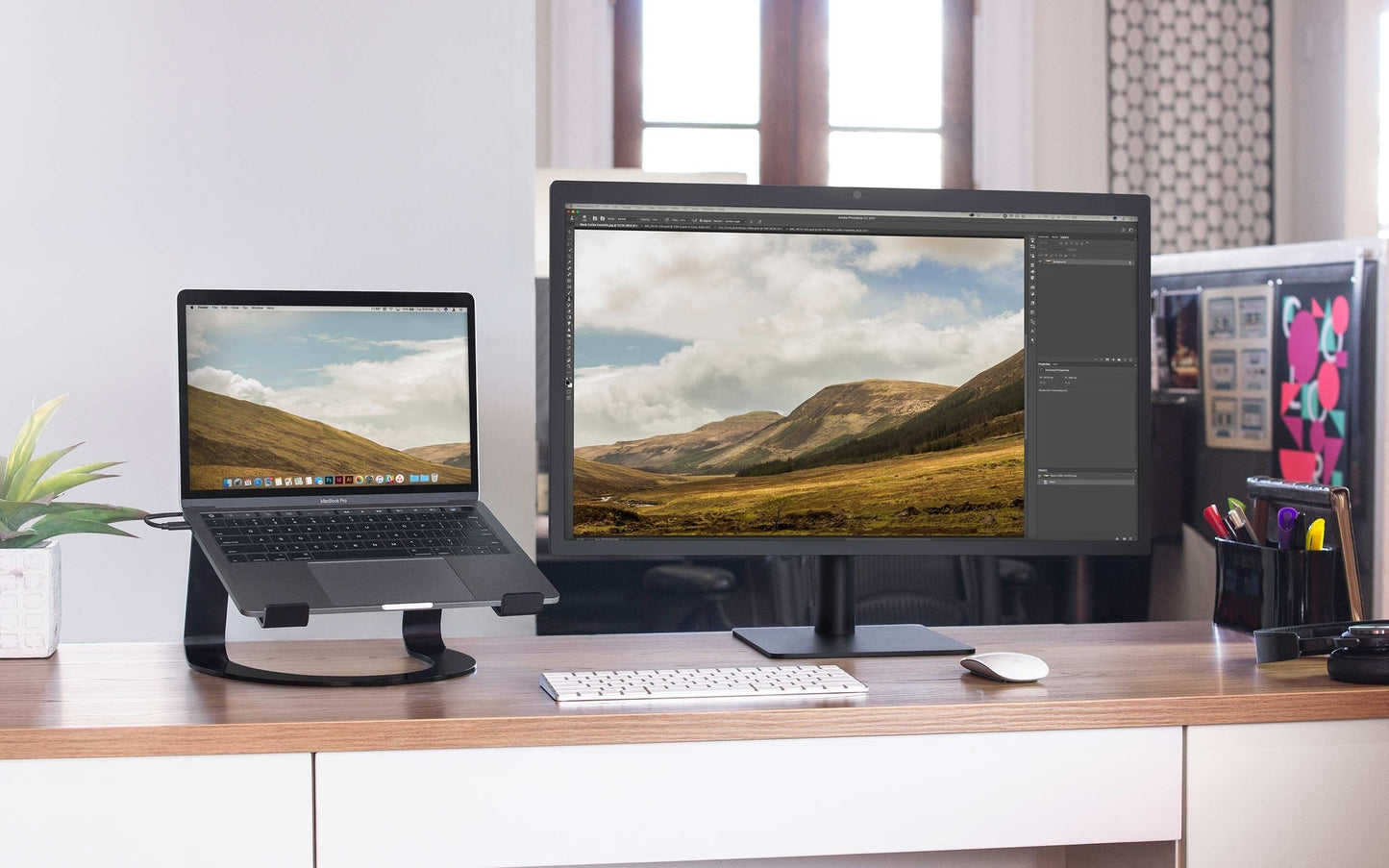 Стойка за MacBook от Twelve South - Curve - черна - iSTYLE BG