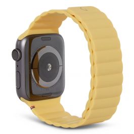 Каишка за Apple Watch от Decoded - магнитно залепване - жълта